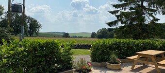Beautiful 4 Bedroom Farmhouse Nr Monyash, Peak District - Sleeps 8.