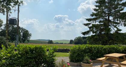 Beautiful 4 Bedroom Farmhouse Nr Monyash, Peak District - Sleeps 8.