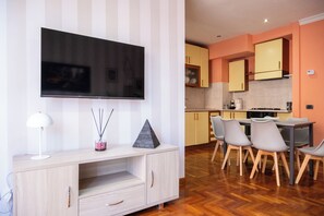 Fridge, oven, stovetop, electric kettle
