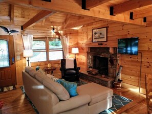Smart TV - Lovely 2+bedroom Cabin in Fancy Gap, Coffey Grounds - Blue Ridge Parkway (Fancy Gap)