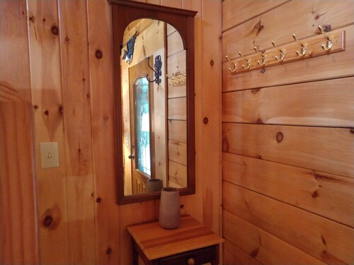Lovely 2+bedroom Cabin in Fancy Gap, Coffey Grounds - Blue Ridge Parkway