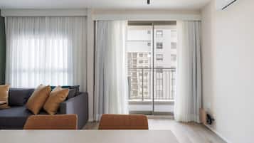 Comfort Apartment, City View | Living area