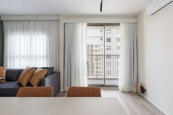 Comfort Apartment, City View | Living area