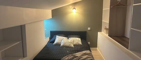 1 chambre, fer et planche Ă repasser, Wi-Fi, draps fournis