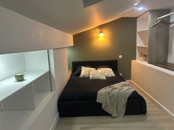 1 bedroom, iron/ironing board, WiFi, bed sheets - THE NATURAL PATIO (Saint-Étienne)