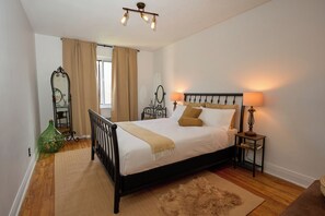 2 slaapkamers, een strijkplank/strijkijzer, internet, beddengoed