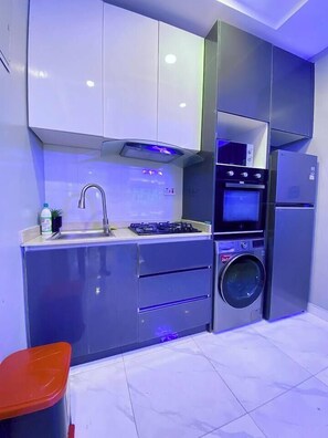 Een magnetron, een oven, een kookplaat