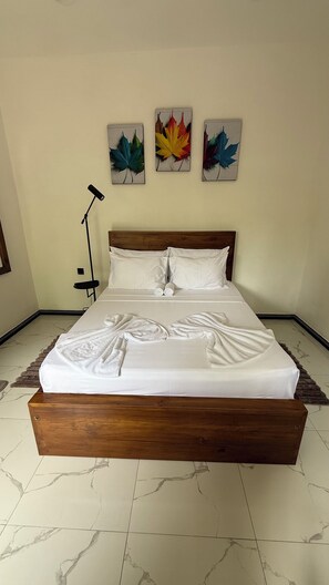 Quarto casal standard | Ferros/tábuas de passar roupa, Wi-Fi de cortesia