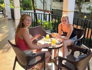 Daily cooked-to-order breakfast (USD 6 per person)