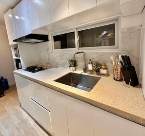 Fridge, microwave, oven, stovetop