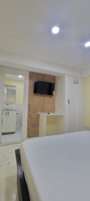 1 chambre, fer et planche Ă repasser, literie fournie