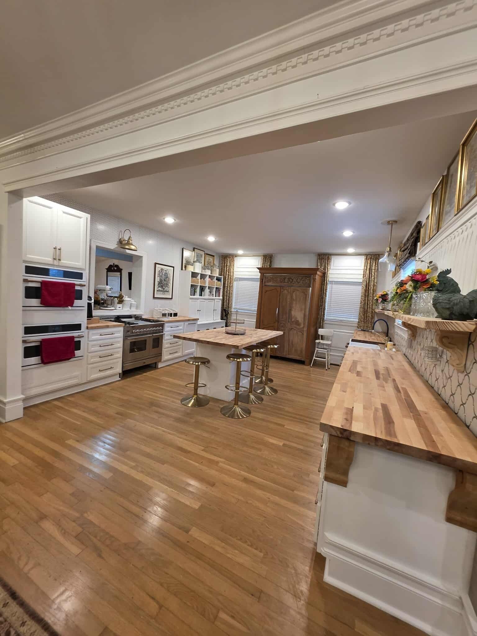 Four à micro-ondes, un four, surface de cuisson, lave-vaisselle