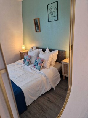 1 bedroom, soundproofing, iron/ironing board, travel crib