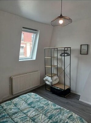 1 غرفة نوم ومكواة/لوح كي وسرير سفر وواي فاي مجانًا