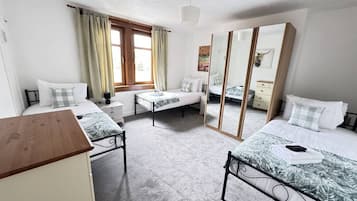 3 slaapkamers, een strijkplank/strijkijzer, wifi, beddengoed