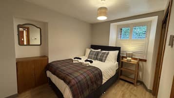 1 dormitorio, tabla de planchar con plancha, wifi y ropa de cama