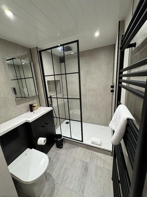 Douche, serviettes fournies