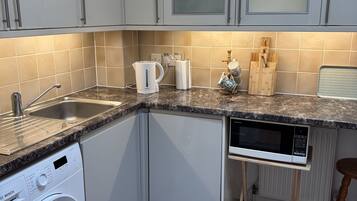 Geladeira, fogão, cooktop, torradeira