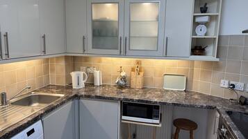 Fridge, oven, stovetop, toaster