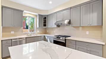 Micro-ondes, plaque de cuisson, lave-vaisselle