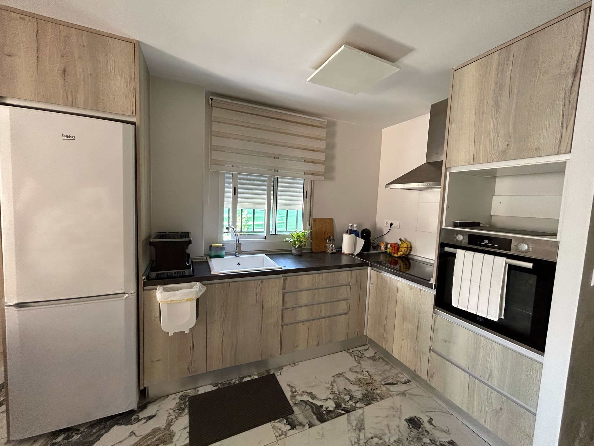 Fridge, oven, coffee/tea maker, toaster