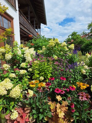 Exterior detail - Apartment Gänseblümchen in a beautiful country idyll, between Munich and the Alps (Aying)