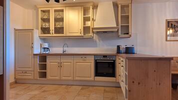 Oven, stovetop, dishwasher