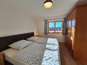 1 bedroom, WiFi, bed sheets