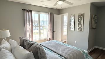 3 habitaciones, tabla de planchar con plancha, internet y ropa de cama