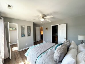 3 bedrooms, iron/ironing board, Internet, bed sheets
