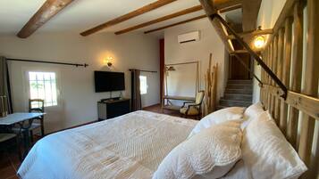 House | 6 bedrooms, bed sheets