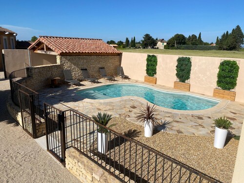Farmhouse With Swimming Pool in Provence