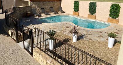 Farmhouse With Swimming Pool in Provence