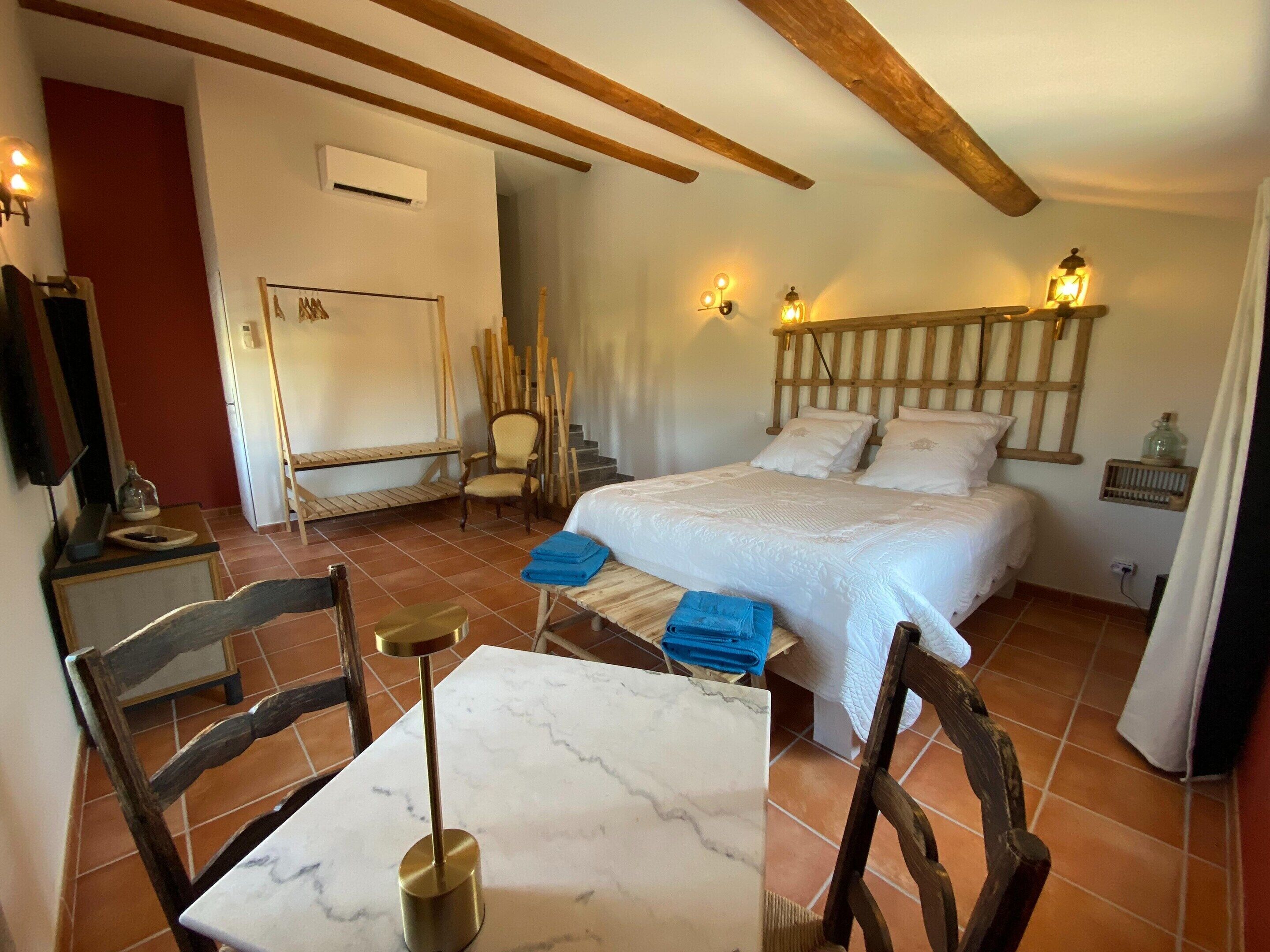 6 bedrooms, bed sheets