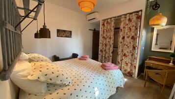 6 bedrooms, bed sheets