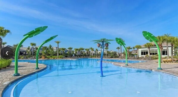 Pool - Spacious 4-bed townhome with AC. Beautiful resort style pool and fitness center (Orlando)