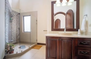 Dusche, Handtücher, Seife, Toilettenpapier