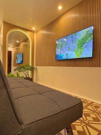 Deluxe Studio | Living area