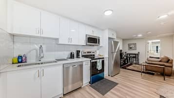 Geladeira, micro-ondas, fogão, cooktop