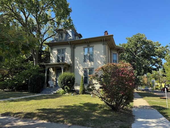 Exterior - Gorgeous renovated historic 2-bedroom apartment in Kalamazoo (Kalamazoo)