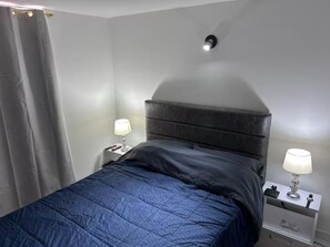 2 bedrooms, iron/ironing board, Internet, bed sheets - Modern Apartment 15 Minutes from the Airport & American Embassy (Bogotá)