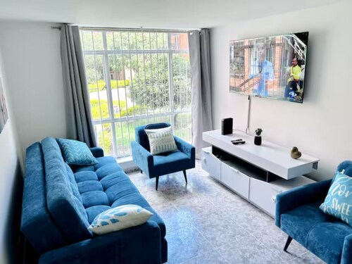 Modern Apartment 15 Minutes from the Airport & American Embassy
