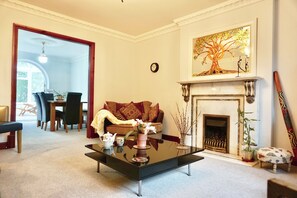 Interior - The Peak View - Holmfirth (Hade Edge)