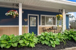 Terrace/patio - King Jacuzzi Suite | The Beachside Co. #9 (Sylvan Beach)