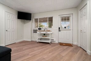 Interior - King Jacuzzi Suite | The Beachside Co. #9 (Sylvan Beach)