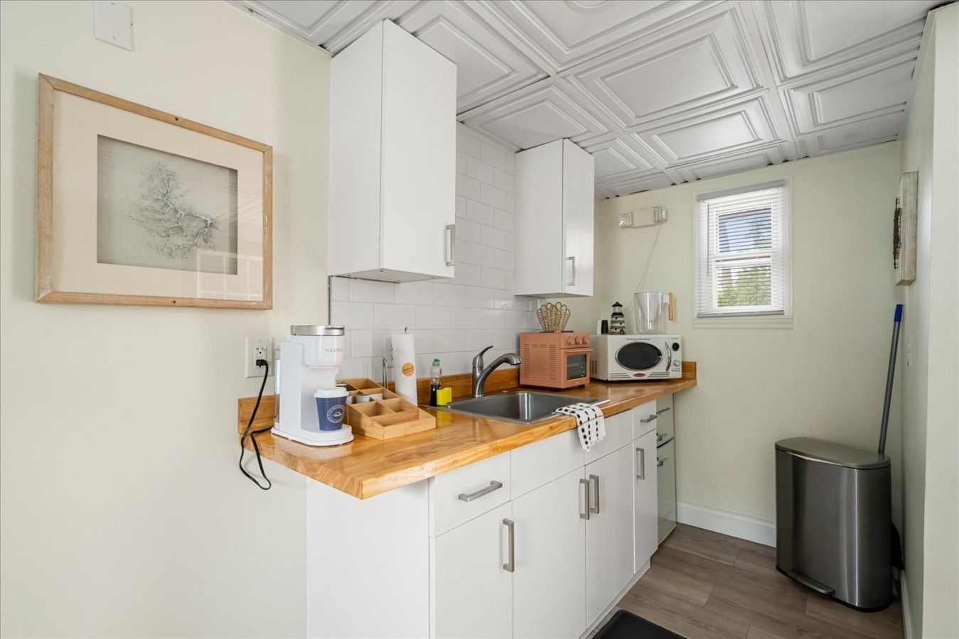 Coffee/tea maker, microwave, oven