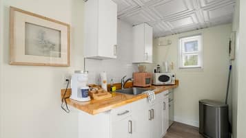 Coffee/tea maker, microwave, oven