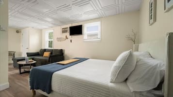 Travel crib, WiFi (free), bed sheets