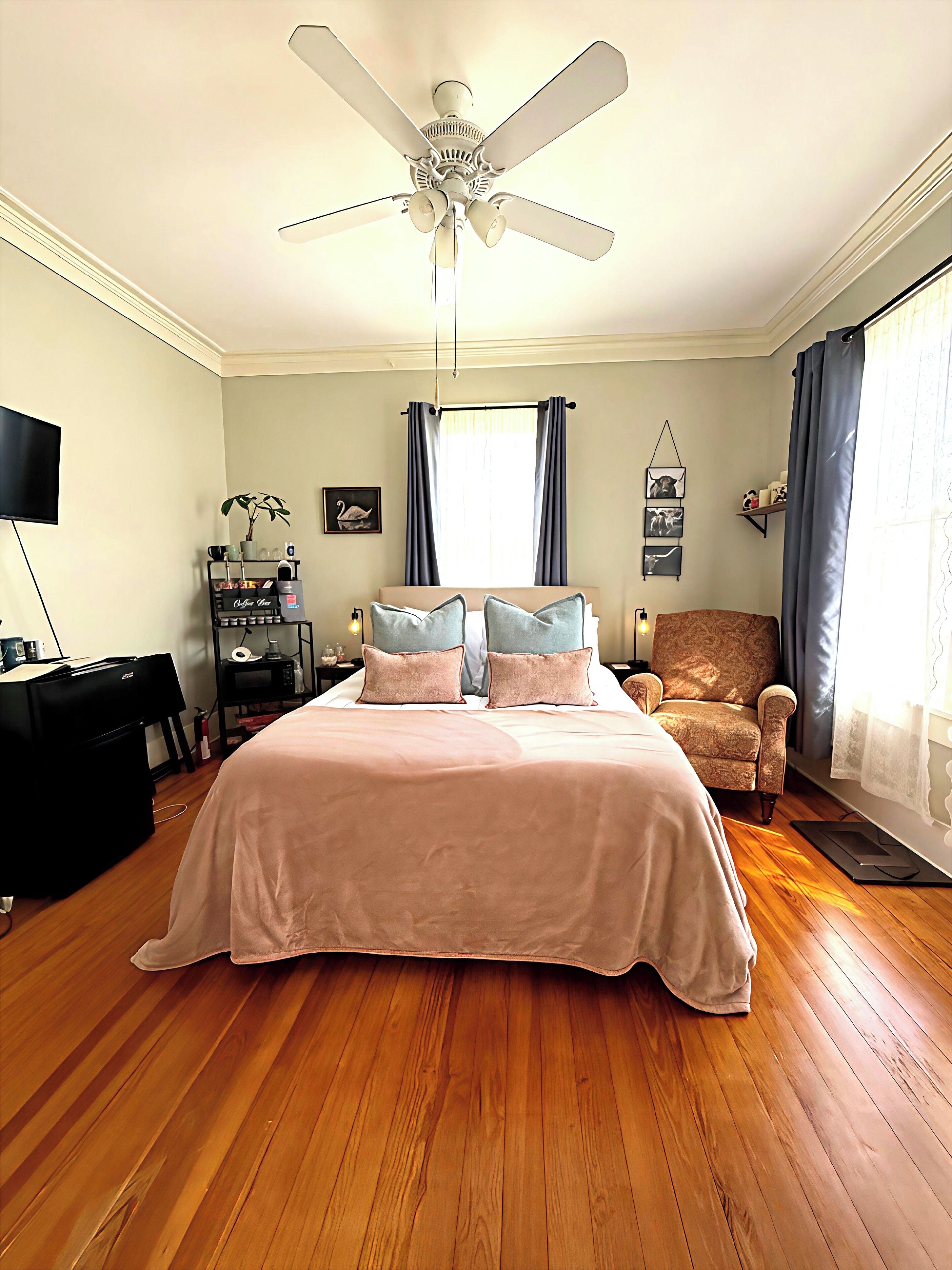 1 habitación, tabla de planchar con plancha, wifi gratis y ropa de cama 