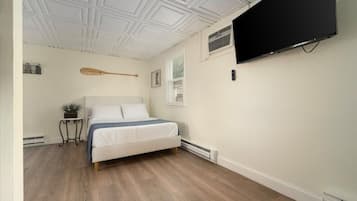 Desk, WiFi (free), bed sheets